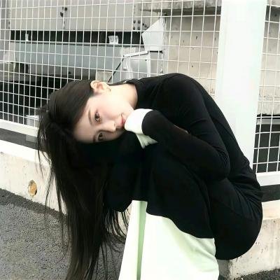 暴雨寒梅
